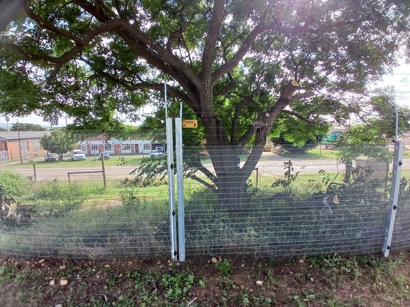 SAFE AND SECURE WAREHOUSE FOR SALE IN KRUISRIVIER, KARIEGA! - Photo 2