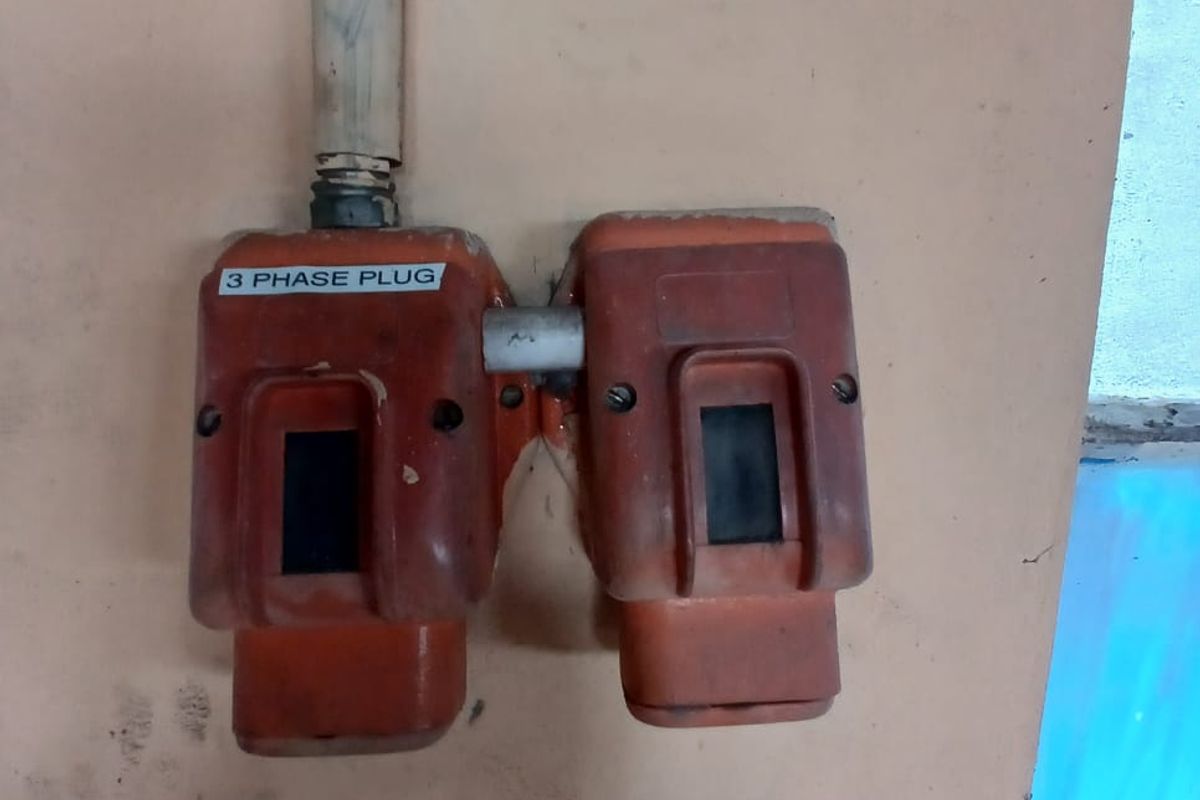 SAFE AND SECURE WAREHOUSE FOR SALE IN KRUISRIVIER, KARIEGA! - Photo 5