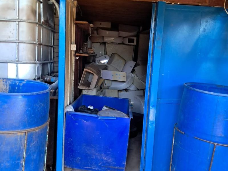 SAFE AND SECURE WAREHOUSE FOR SALE IN KRUISRIVIER, KARIEGA! - Photo 9