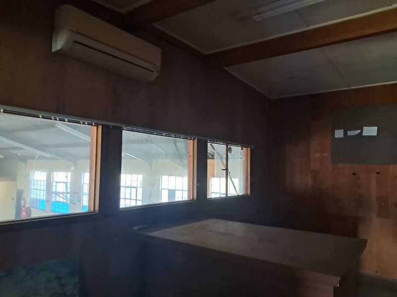 SAFE AND SECURE WAREHOUSE FOR SALE IN KRUISRIVIER, KARIEGA! - Photo 6