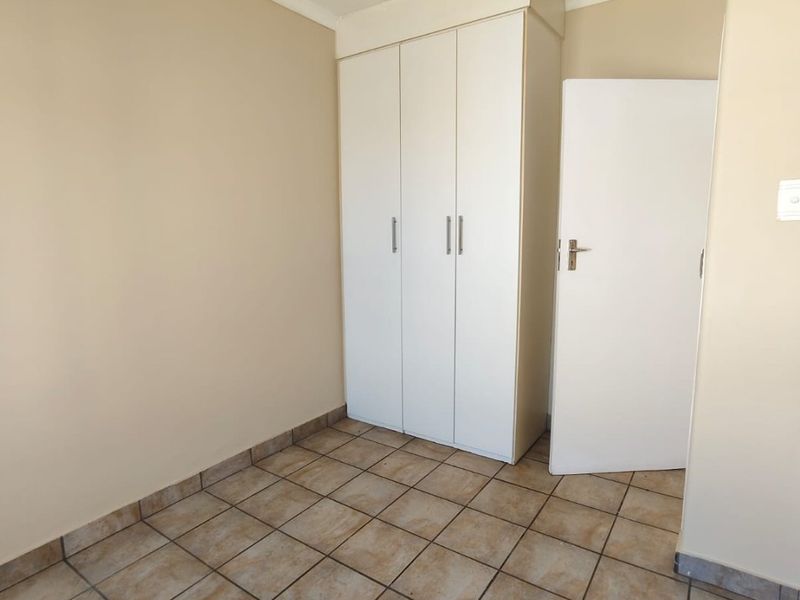 Lovely 2 bedroom unit in a secure complex with 24 hour security. - Photo 10