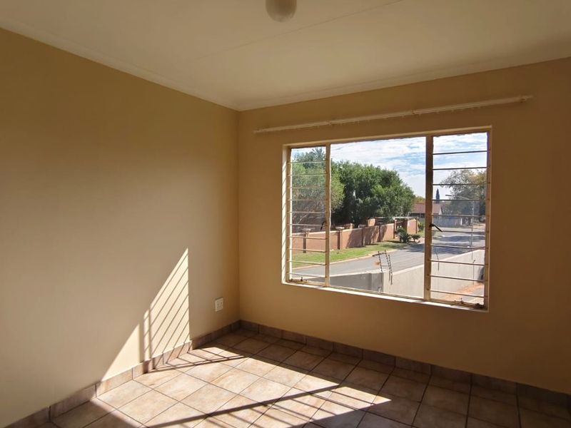 Lovely 2 bedroom unit in a secure complex with 24 hour security. - Photo 9