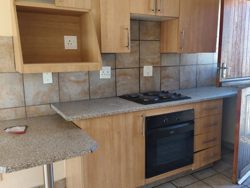 Lovely 2 bedroom unit in a secure complex with 24 hour security. - Photo 4