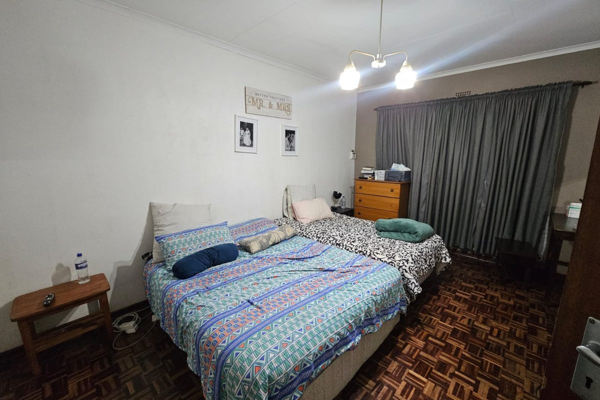 Beautiful 4-Bedroom House for Sale in Vaalpark! - Photo 4