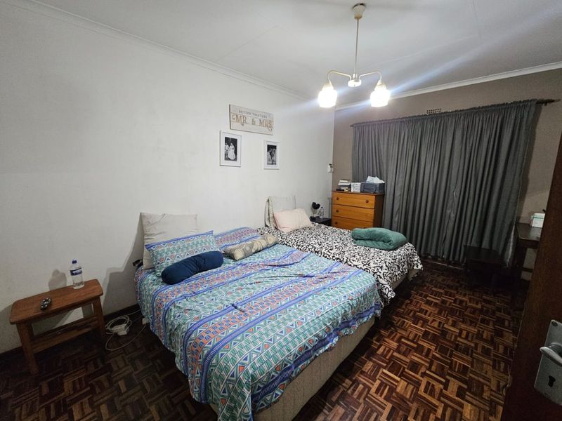 Beautiful 4-Bedroom House for Sale in Vaalpark! - Photo 4