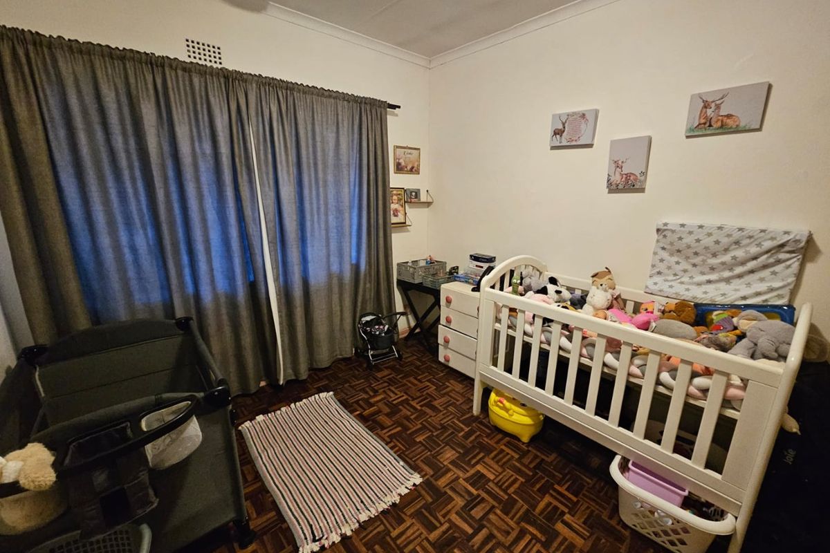 Beautiful 4-Bedroom House for Sale in Vaalpark! - Photo 5