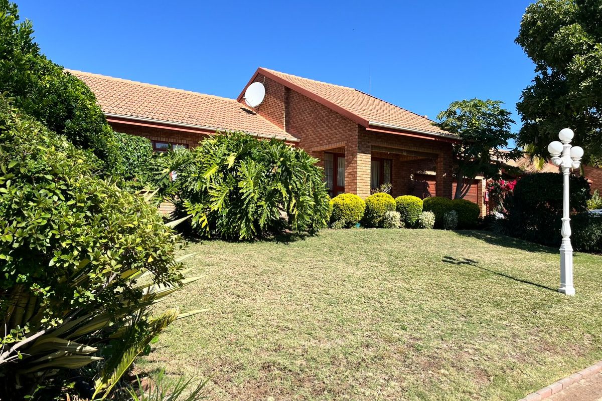 Spacious family home for sale in security complex called Palmeira, Bela Bela - Photo 3