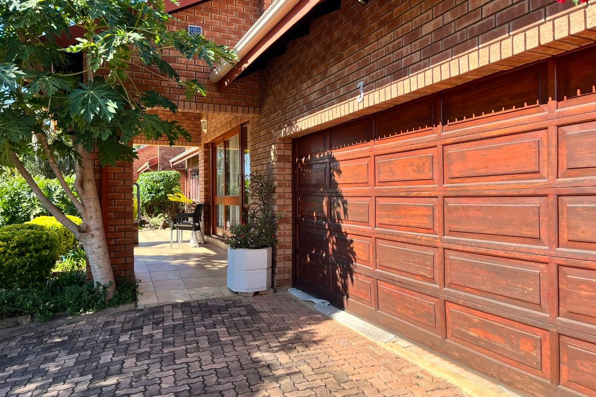 Spacious family home for sale in security complex called Palmeira, Bela Bela - Photo 4