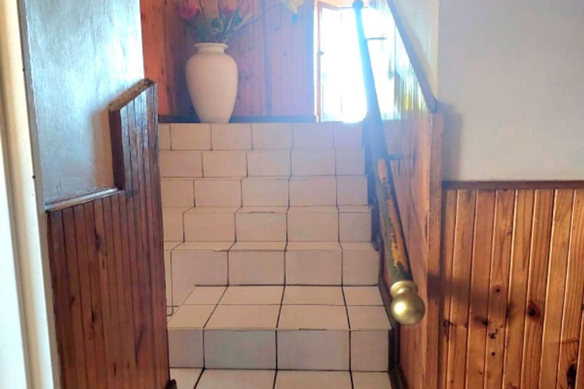 Spacious Family Home with Flatlet Potential – Ideal for the Extended Family! - Photo 4