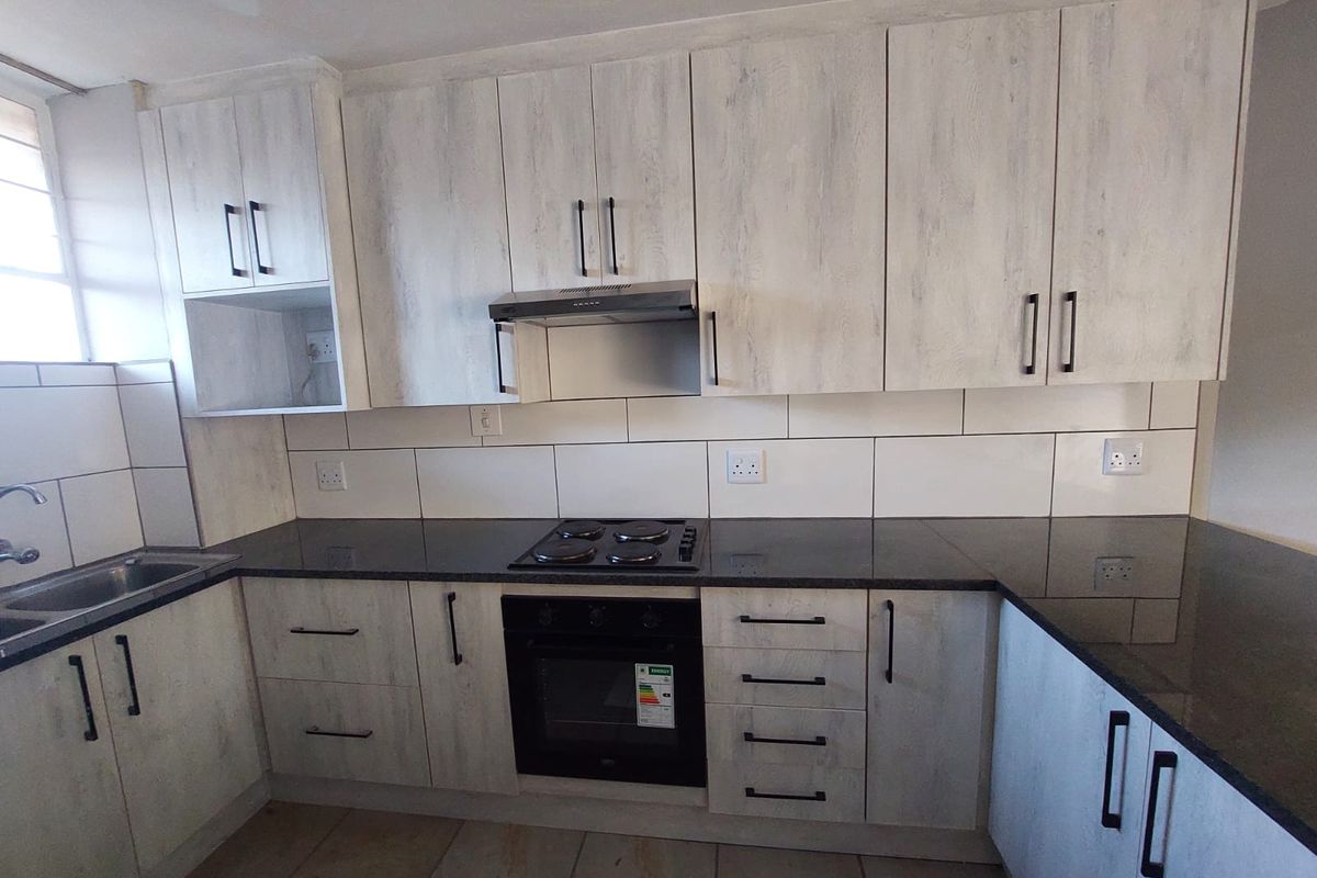 3 Bedroom apartment on ground floor Sinoville - Photo 3