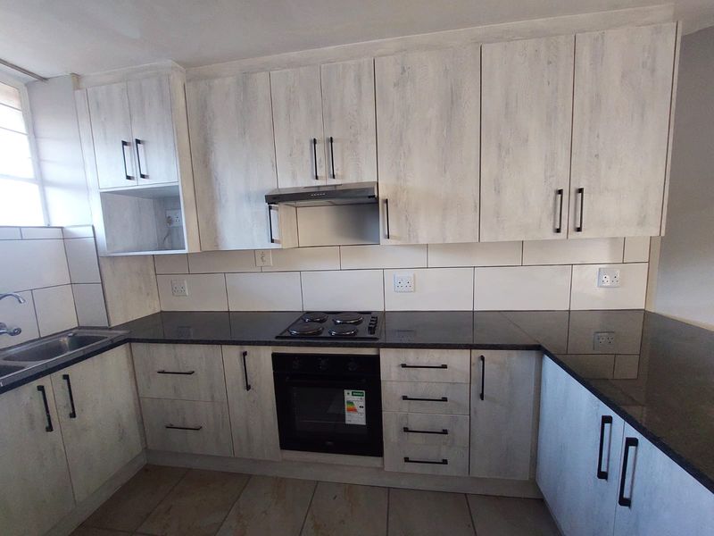 3 Bedroom apartment on ground floor Sinoville - Photo 3