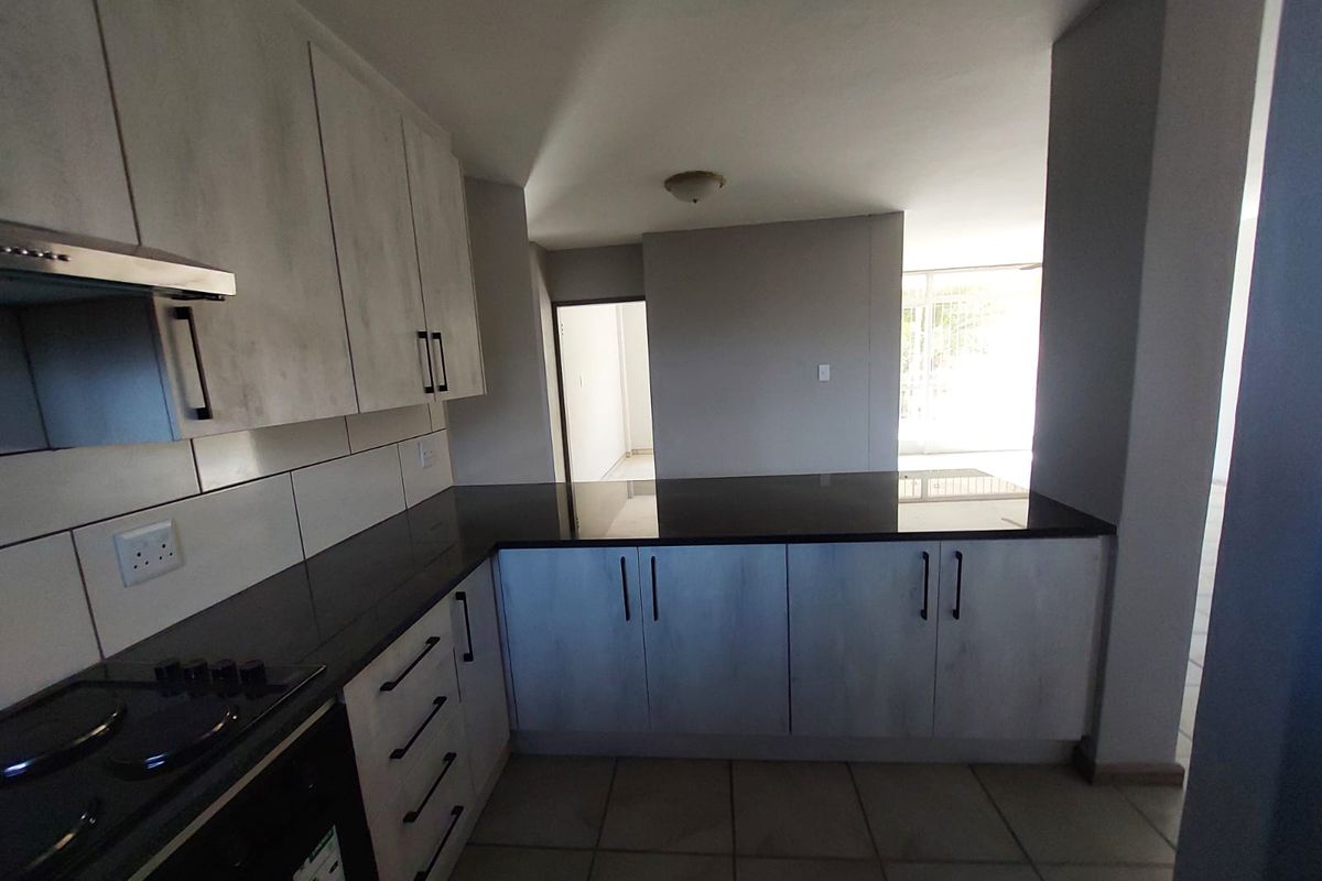 3 Bedroom apartment on ground floor Sinoville - Photo 4
