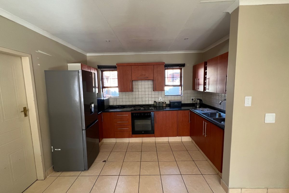 Townhouse available - one of Polokwane’s most established and secure residential estates - Photo 3
