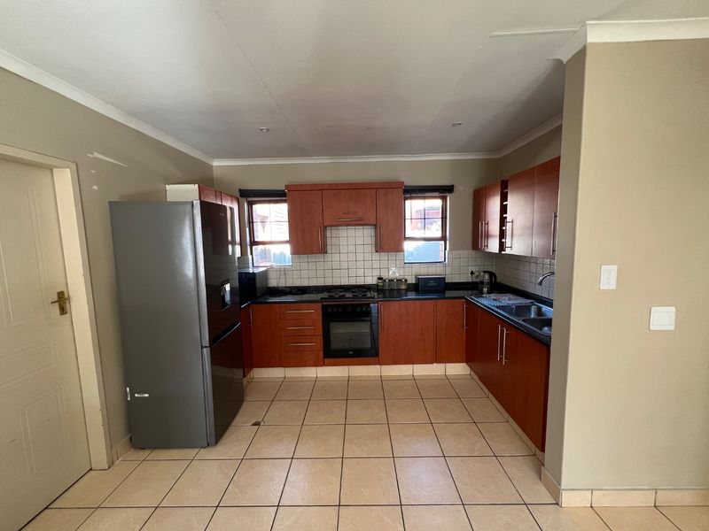 Townhouse available - one of Polokwane’s most established and secure residential estates - Photo 3