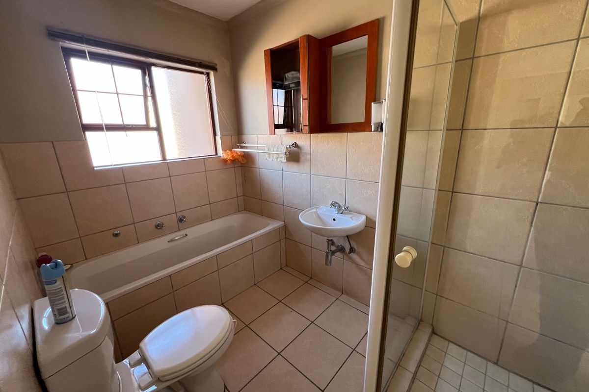 Townhouse available - one of Polokwane’s most established and secure residential estates - Photo 4