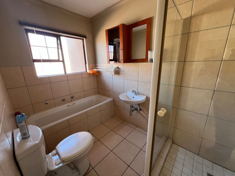 Townhouse available - one of Polokwane’s most established and secure residential estates - Photo 4