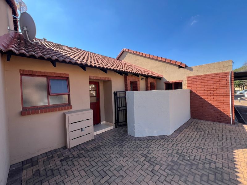 Townhouse available - one of Polokwane’s most established and secure residential estates - Photo 1