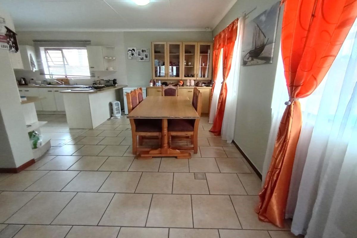 4 BEDROOM DOUBLE-STORY HOUSE FOR SALE - Photo 3