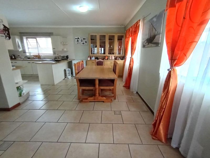 4 BEDROOM DOUBLE-STORY HOUSE FOR SALE - Photo 3