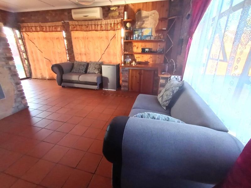 4 BEDROOM DOUBLE-STORY HOUSE FOR SALE - Photo 2