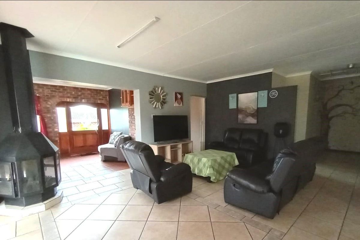 4 BEDROOM DOUBLE-STORY HOUSE FOR SALE - Photo 4