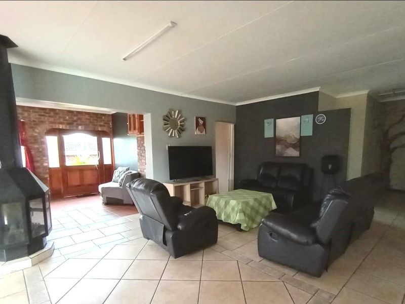 4 BEDROOM DOUBLE-STORY HOUSE FOR SALE - Photo 4