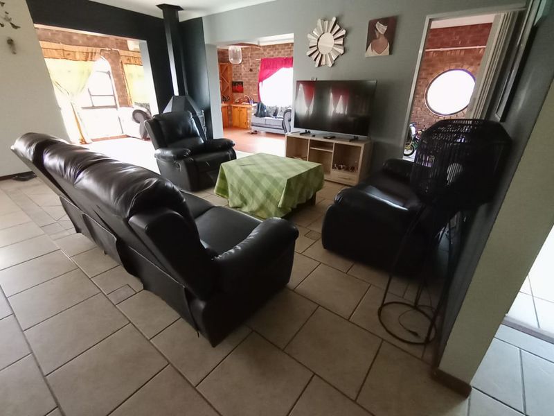 4 BEDROOM DOUBLE-STORY HOUSE FOR SALE - Photo 5