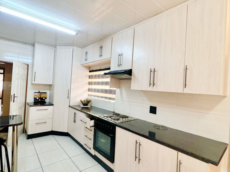 House For Sale In Witbank - Photo 2