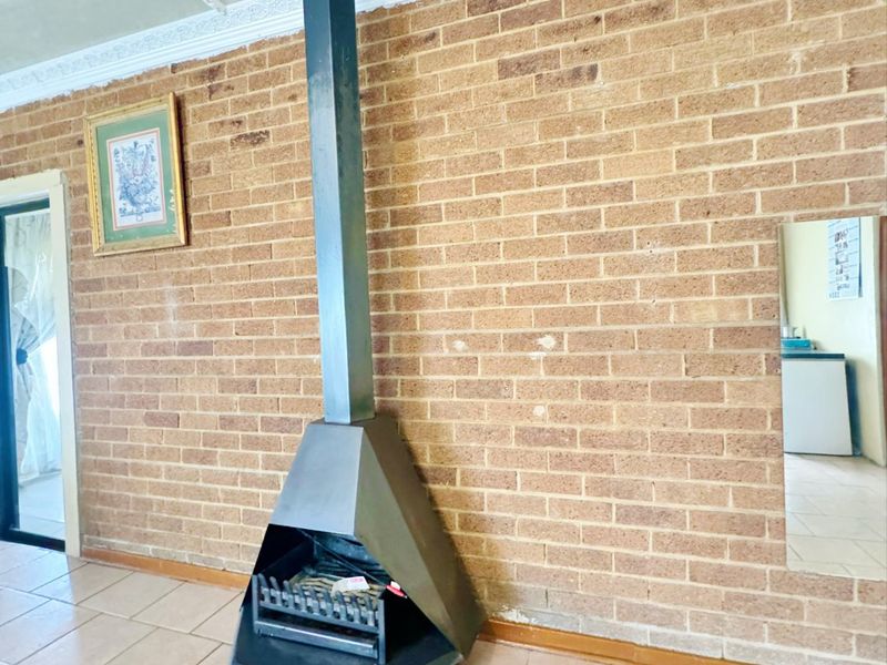 House For Sale In Witbank - Photo 7