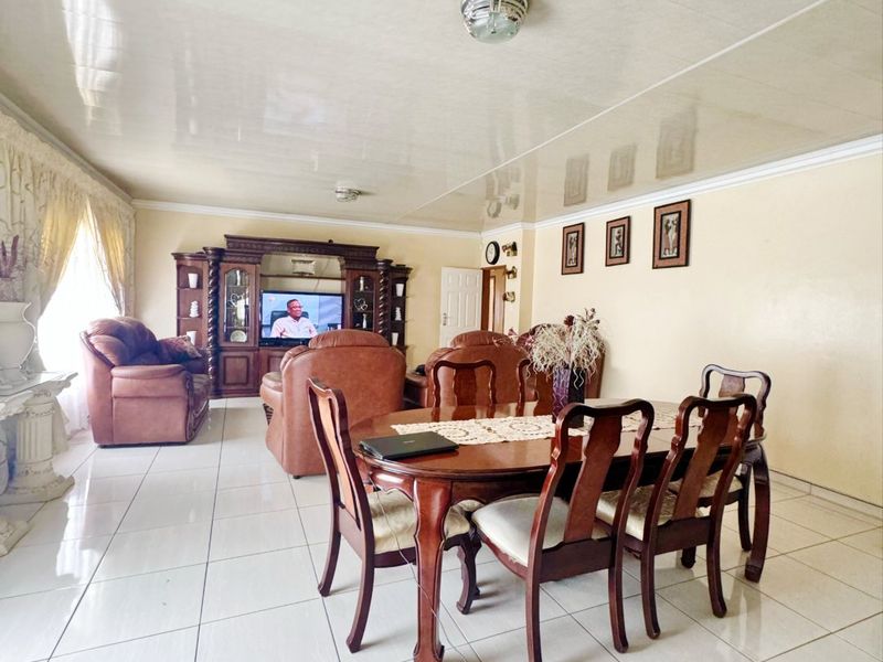 House For Sale In Witbank - Photo 6