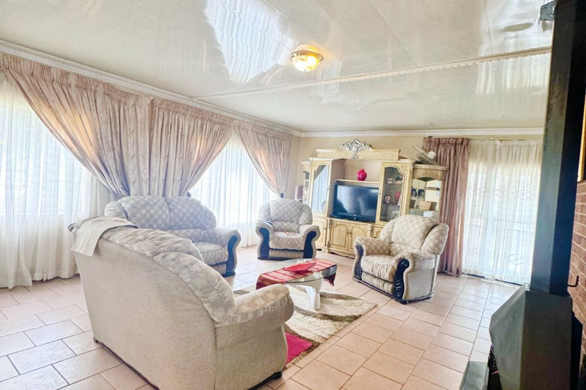 House For Sale In Witbank - Photo 4