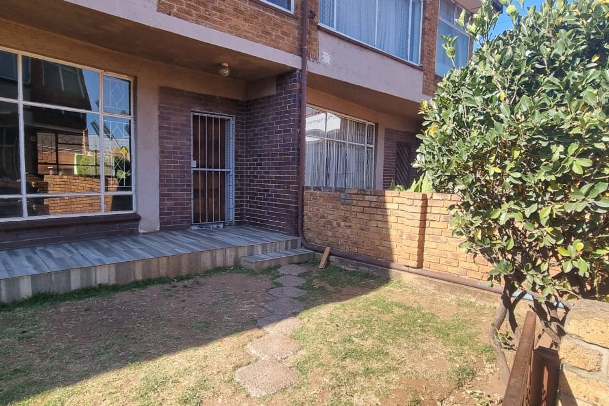 Beatifully Redone 2-Bedroom Apartment in Brakpan Central - Photo 4