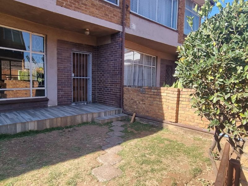 Beatifully Redone 2-Bedroom Apartment in Brakpan Central - Photo 4