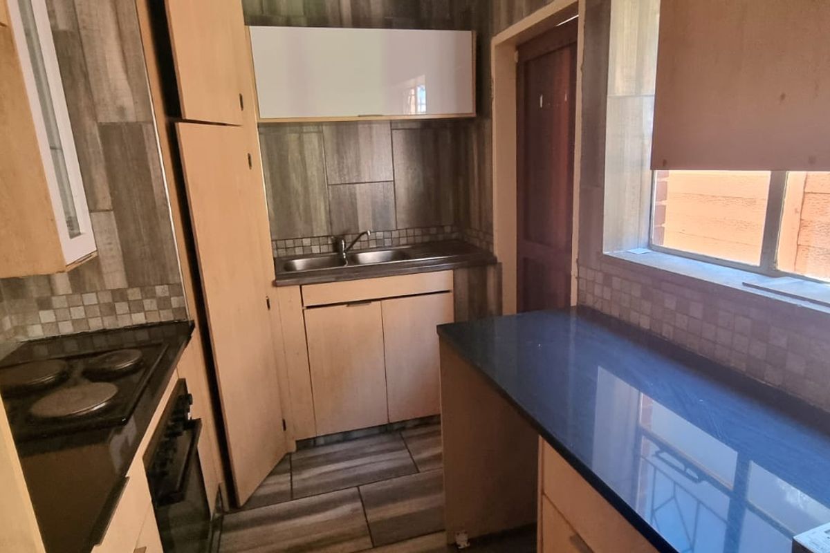 Beatifully Redone 2-Bedroom Apartment in Brakpan Central - Photo 5