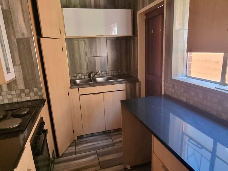 Beatifully Redone 2-Bedroom Apartment in Brakpan Central - Photo 5