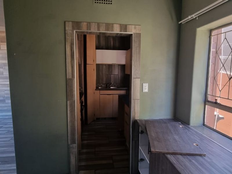 Beatifully Redone 2-Bedroom Apartment in Brakpan Central - Photo 9