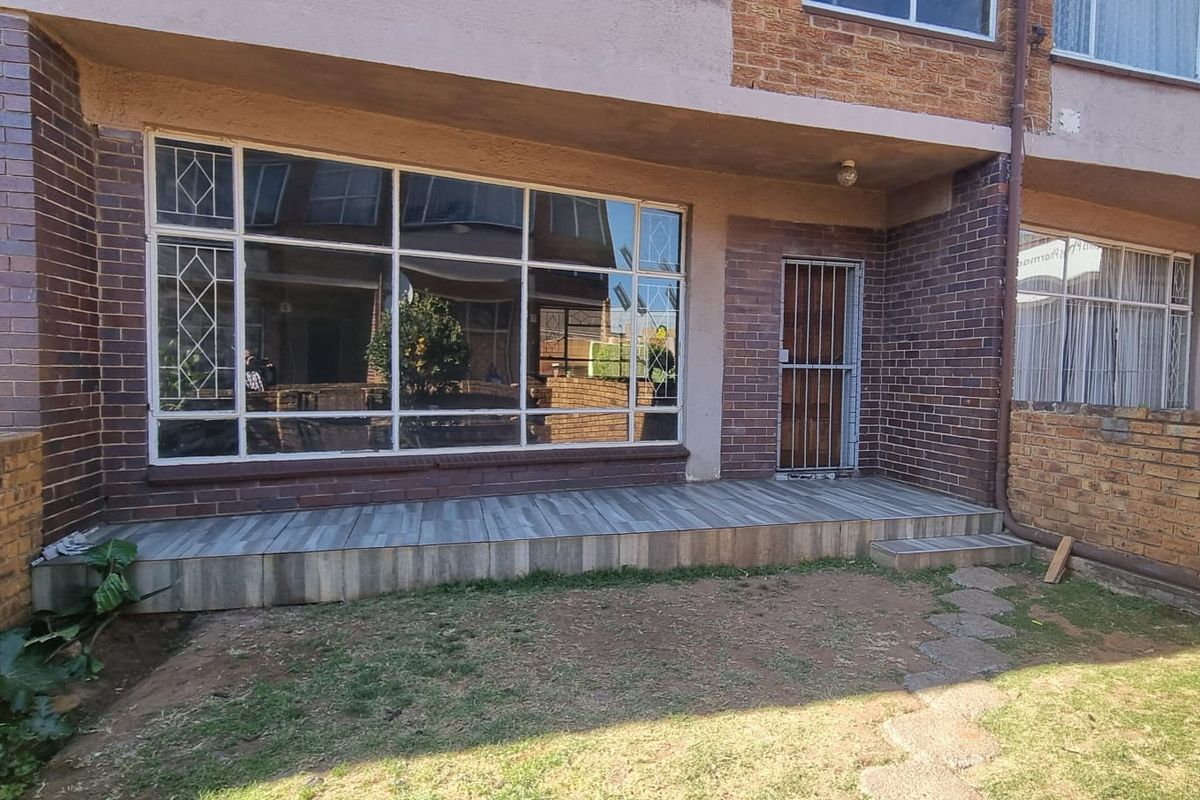 Beatifully Redone 2-Bedroom Apartment in Brakpan Central - Photo 2