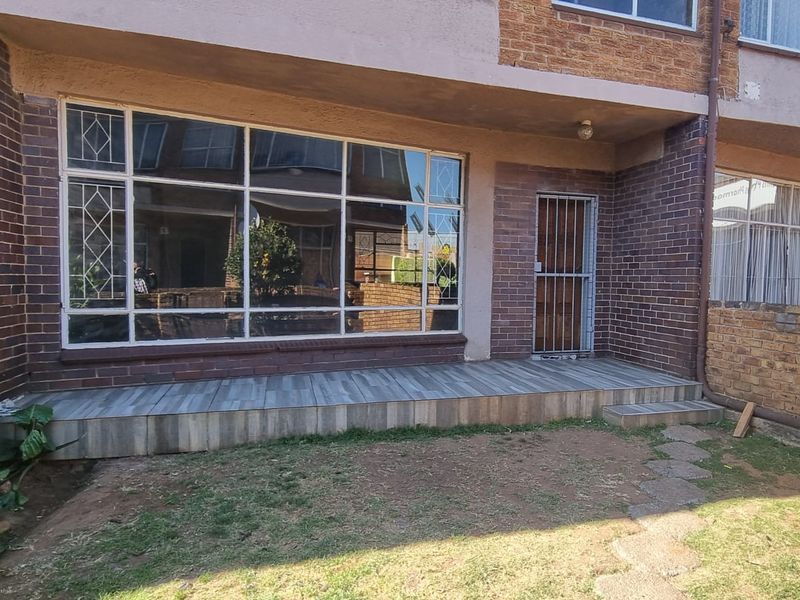 Beatifully Redone 2-Bedroom Apartment in Brakpan Central - Photo 2