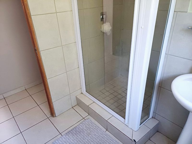 Modern 2-Bedroom Apartment in Secure Gated Community! - Photo 7