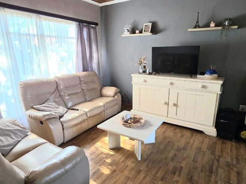 Beautiful Gem In The Lovely SE 4 Area - Photo 4
