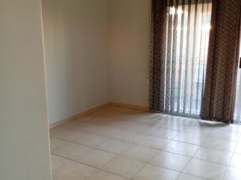 Neat and Cozy 1 Bedroom Flat - Photo 3