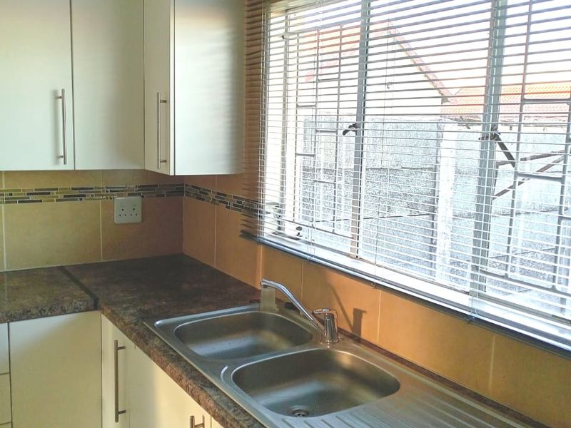 Neat and Cozy 1 Bedroom Flat - Photo 6