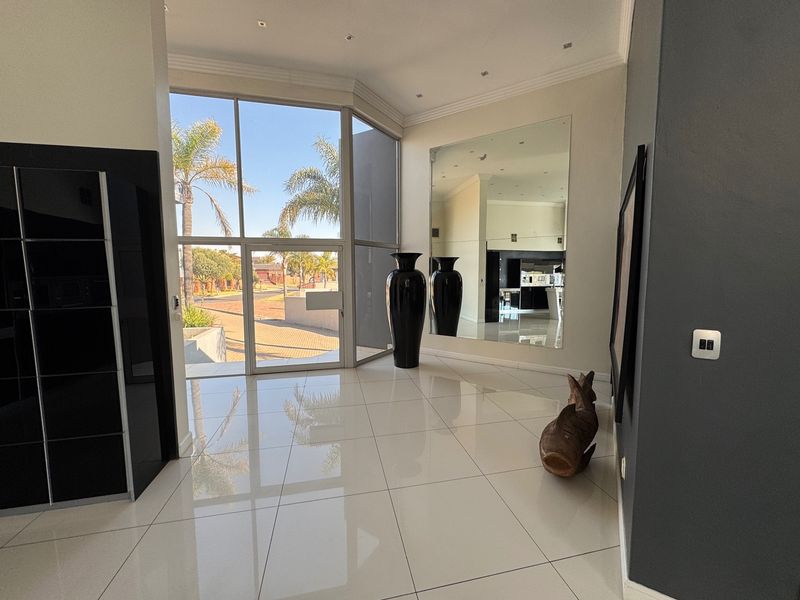 5 bedroom masterpiece for sale. - Photo 9