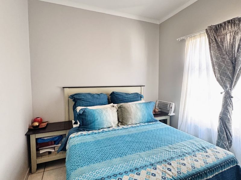 SOLE MANDATE! Secure and Stylish 3 Bedroom Home in Khaya Lami Estate, Tasbet Park - Photo 10