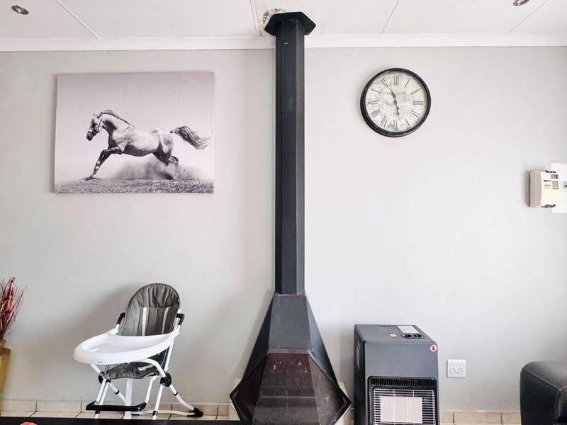 SOLE MANDATE! Secure and Stylish 3 Bedroom Home in Khaya Lami Estate, Tasbet Park - Photo 6