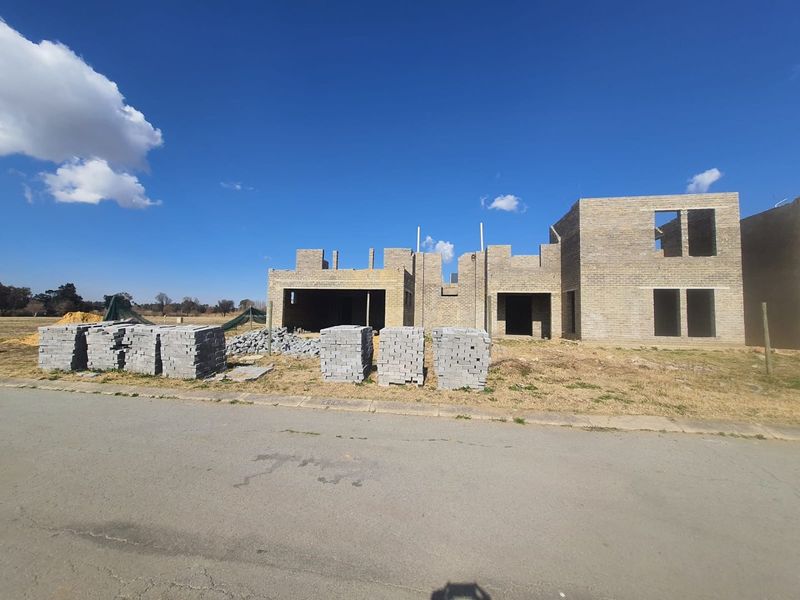 Finish and Decorate Your Own Dream Home In The Beautifull Riverspray Lifestyle Estate - Photo 2