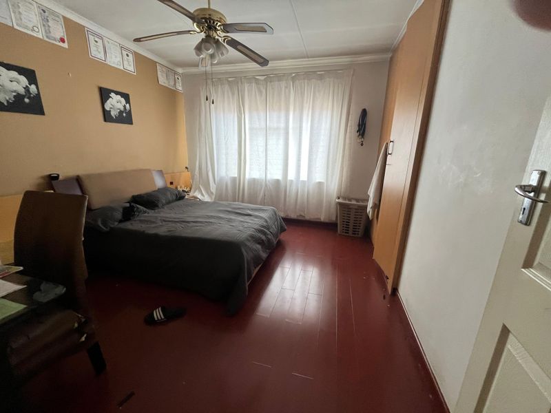 calling all the investors to came and see this property - Photo 9