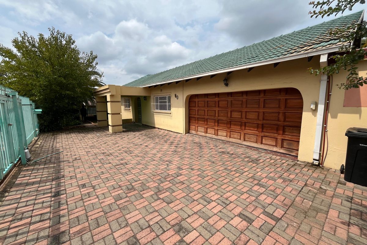 calling all the investors to came and see this property - Photo 2