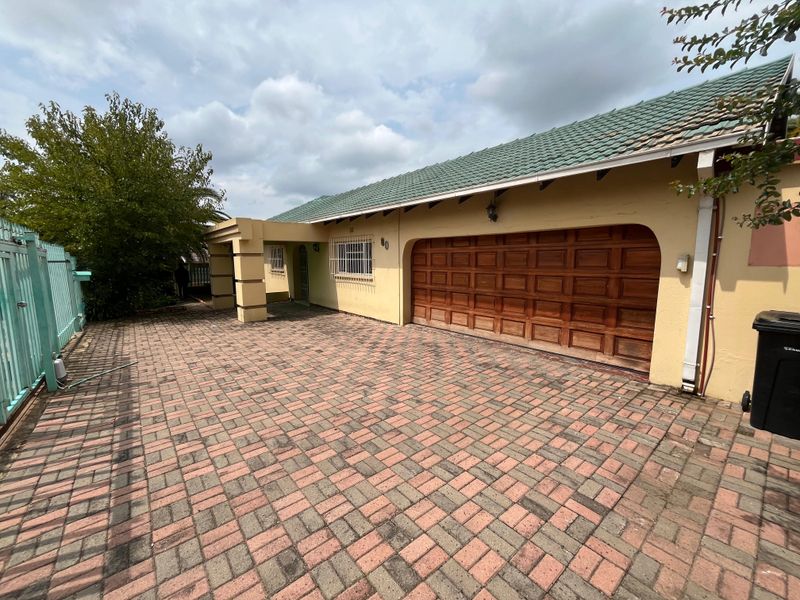 calling all the investors to came and see this property - Photo 2