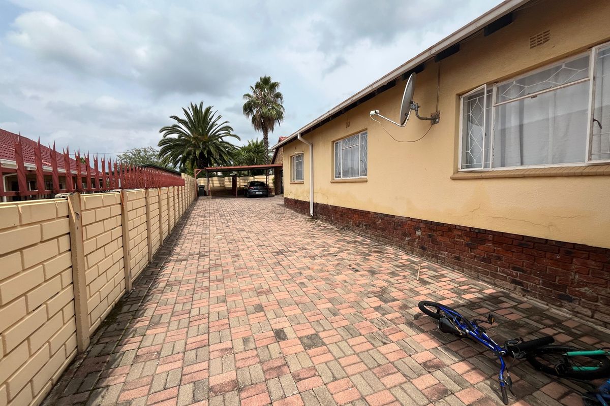 calling all the investors to came and see this property - Photo 3